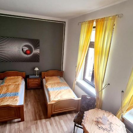 Hotel-Garni "Zum Loewen" Bad Freienwalde Bagian luar foto