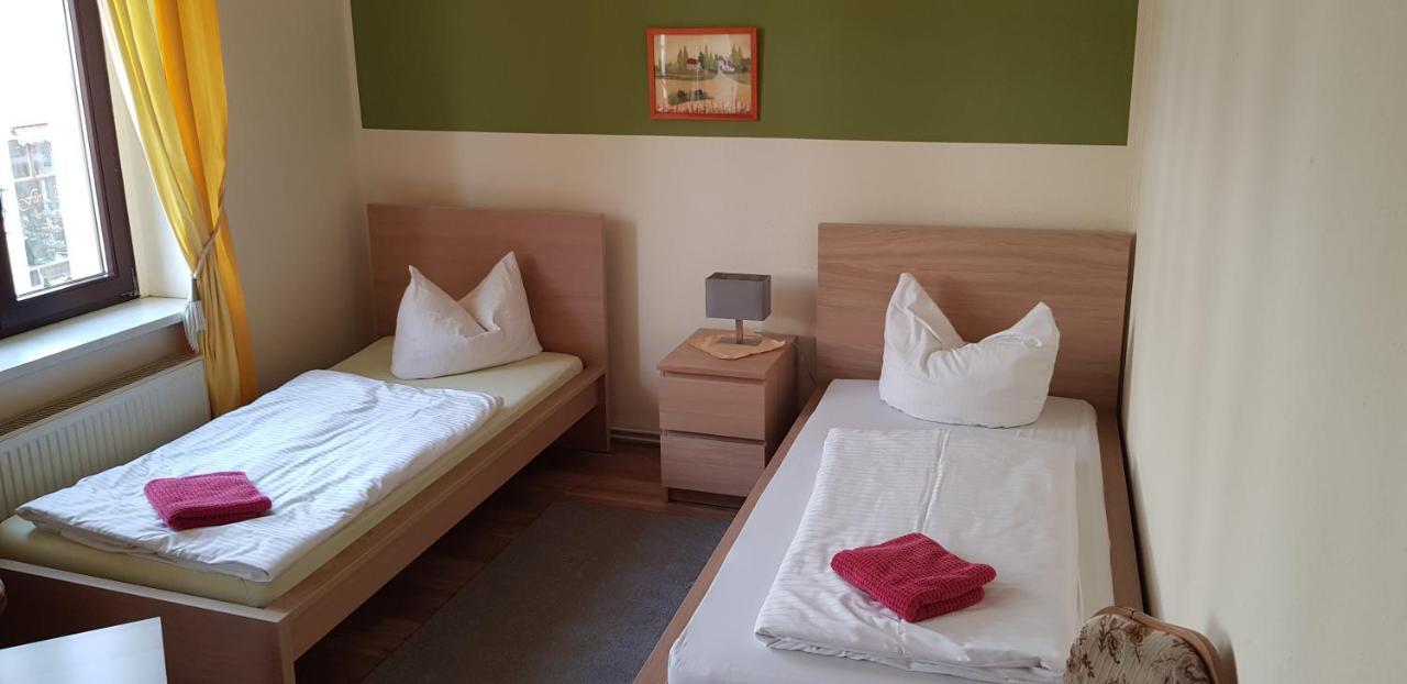 Hotel-Garni "Zum Loewen" Bad Freienwalde Bagian luar foto